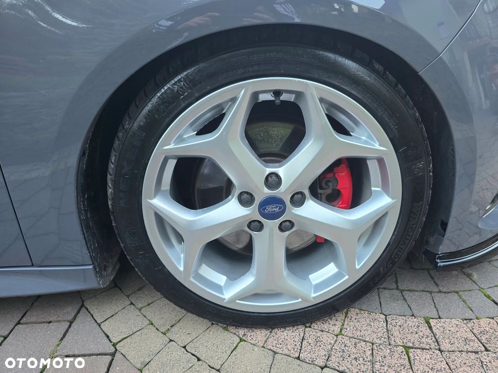 Ford Focus Turnier 2.0 EcoBoost ST mit Leder-Sport-Paket - 26