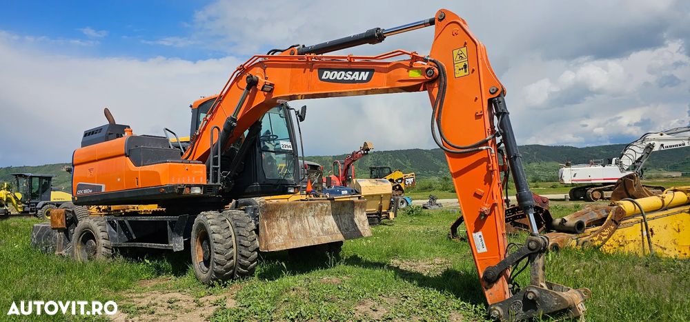 Doosan DX 160 W Excavator pe roți - 12