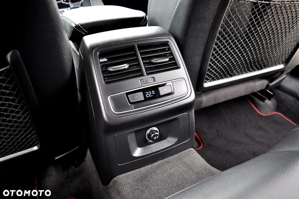 Audi A4 ver-avant-35-tfsi-s-tronic-s-line - 32