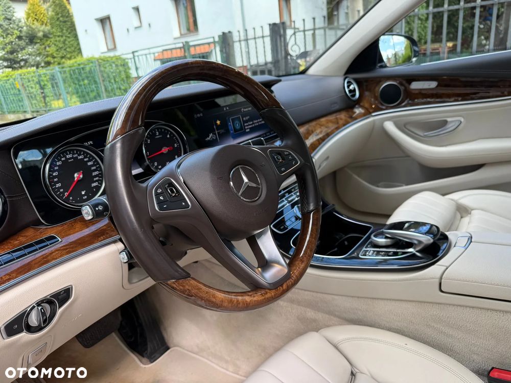 Mercedes-Benz Klasa E 220 d 4-Matic Business Edition 9G-TRONIC - 11