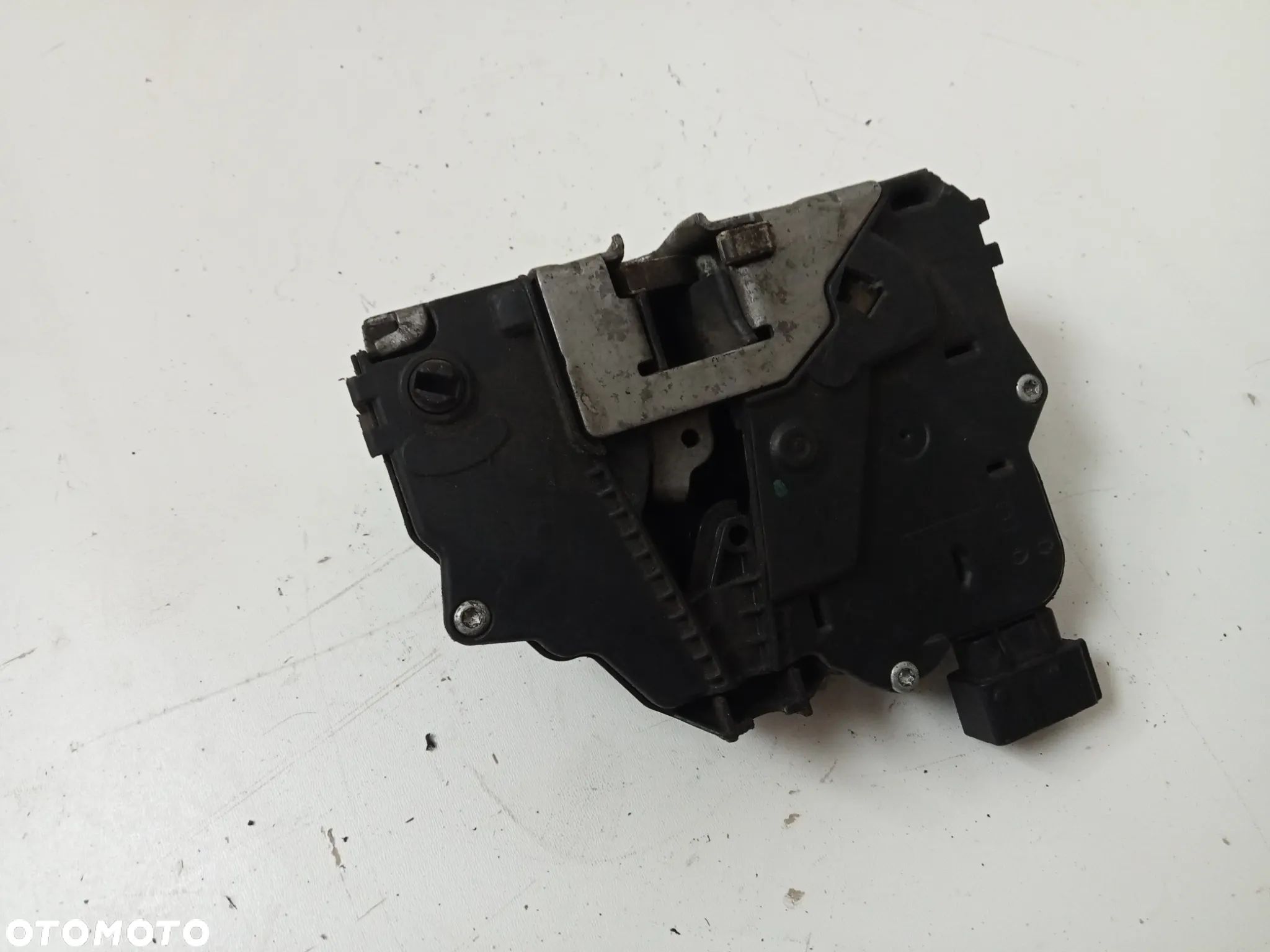 zamek drzwi lewy tył corsa d 6 pin 13258265 - 1