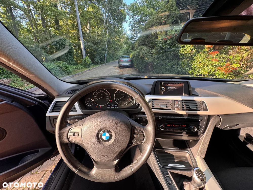 BMW Seria 3 318d - 13