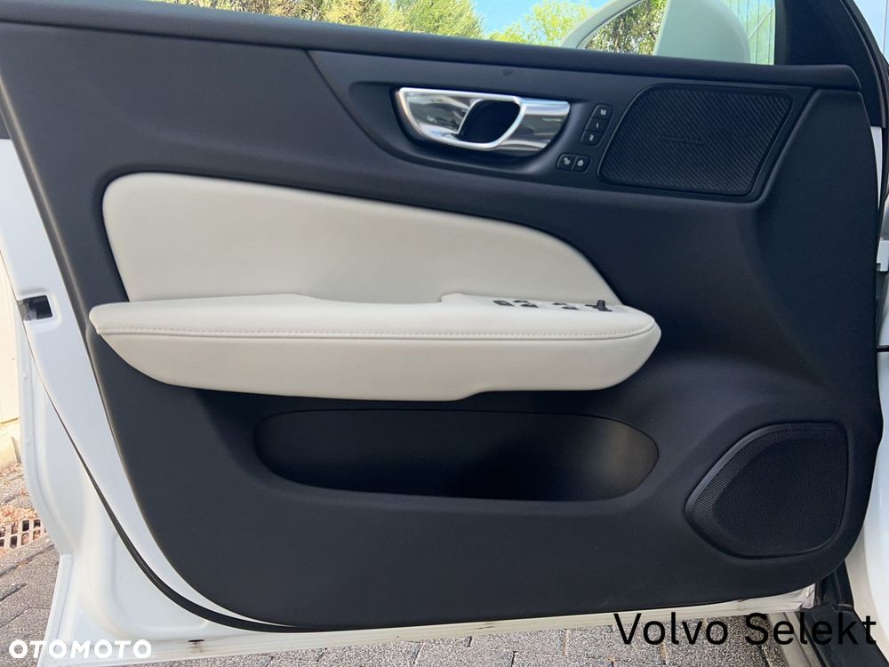 Volvo V60 Cross Country - 23