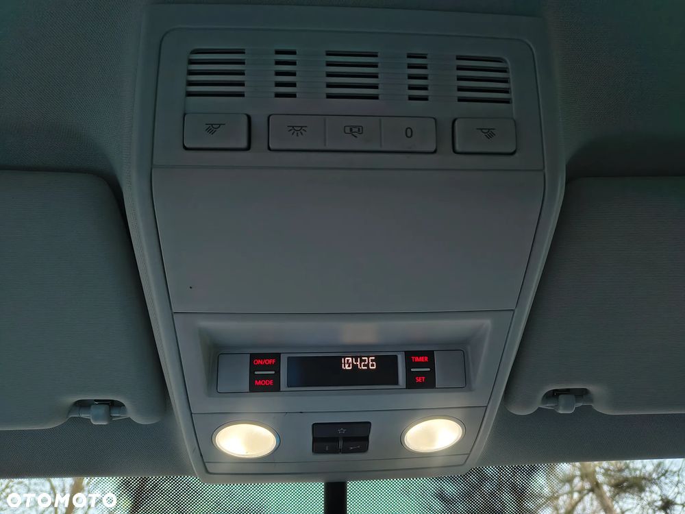 Volkswagen Multivan - 10