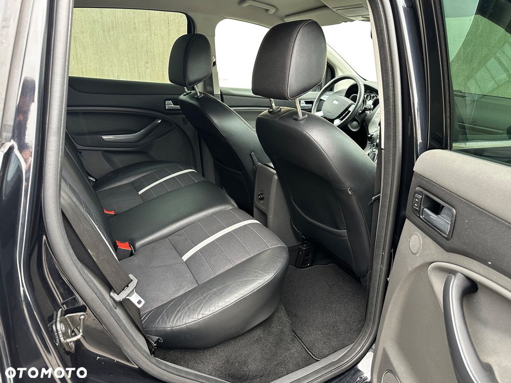 Ford Kuga 2.0 TDCi 2x4 Titanium - 24