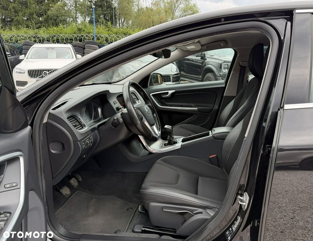 Volvo S60 D3 Drive-E Momentum - 9