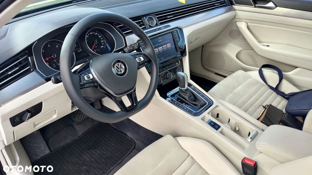 Volkswagen Passat - 30