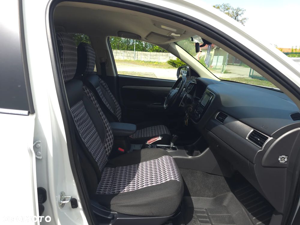 Mitsubishi Outlander 2.0 4WD CVT Edition+ - 16