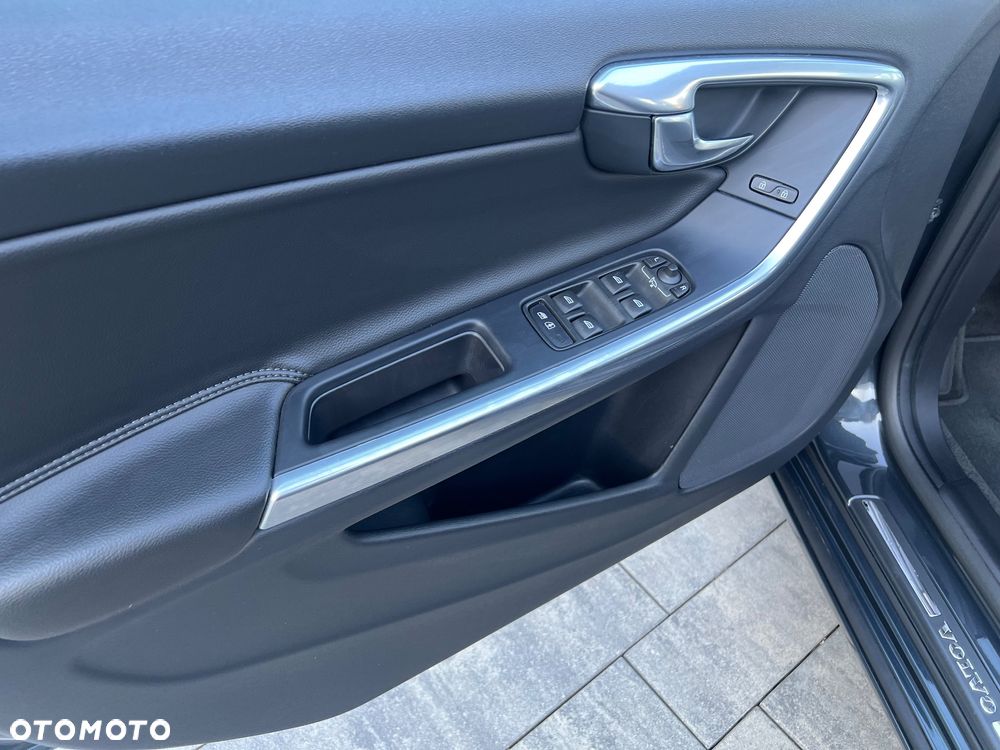 Volvo V60 D3 Summum - 29