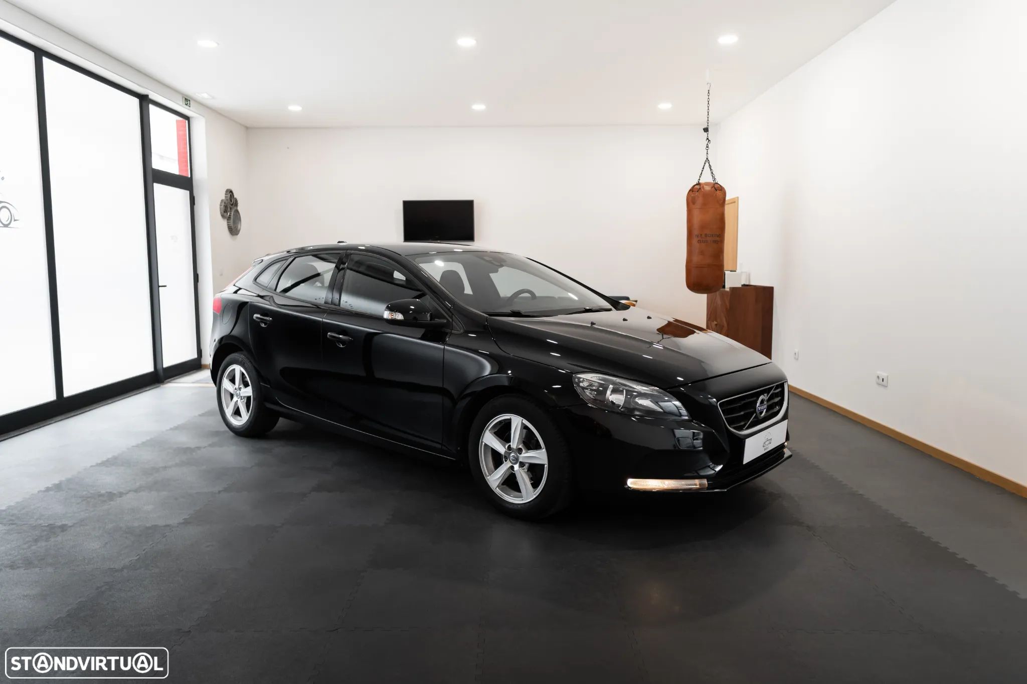 Volvo V40 1.6 D2 Momentum - 1