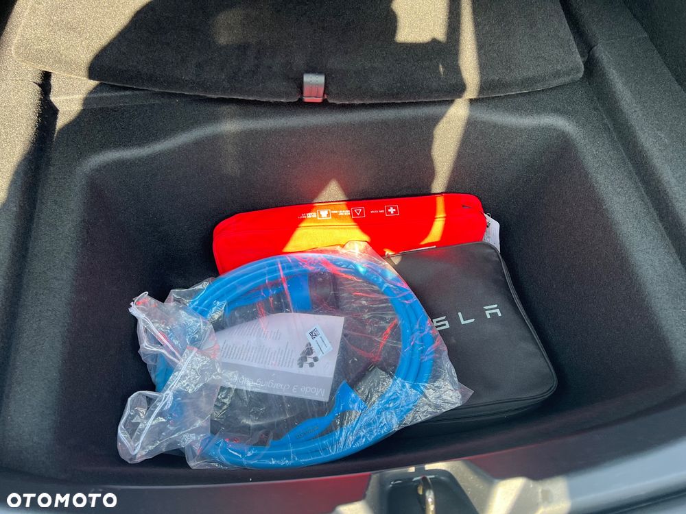 Tesla Model 3 Standard Reichweite Plus Hinterradantrieb - 26