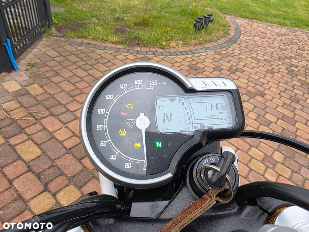Triumph Scrambler - 30