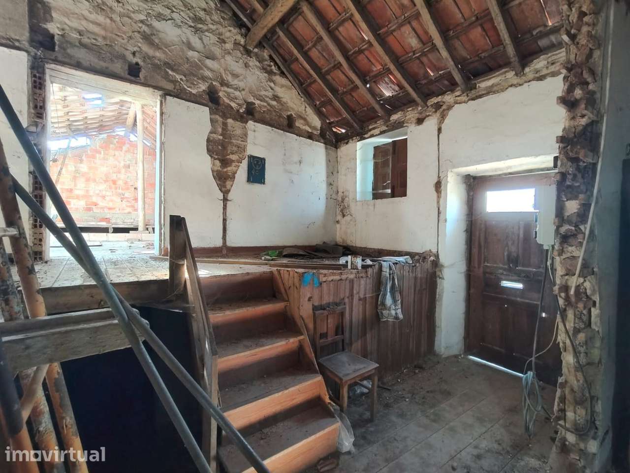 Moradia / Recuperar /  1.070 m² de Terreno / Excelente Potencial / Col - Grande imagem: 3/12