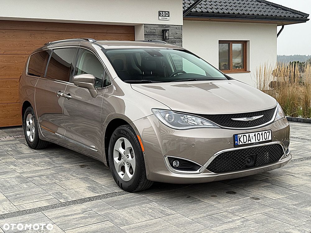 Chrysler Pacifica - 25