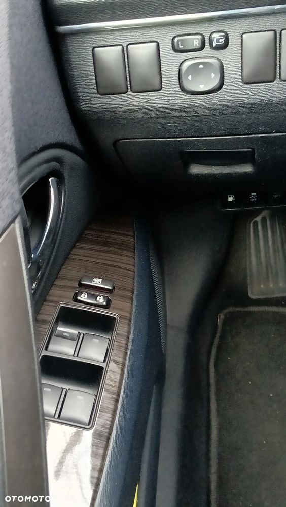 Toyota Avensis Touring Sports 1.8 Multidrive S Executive - 23