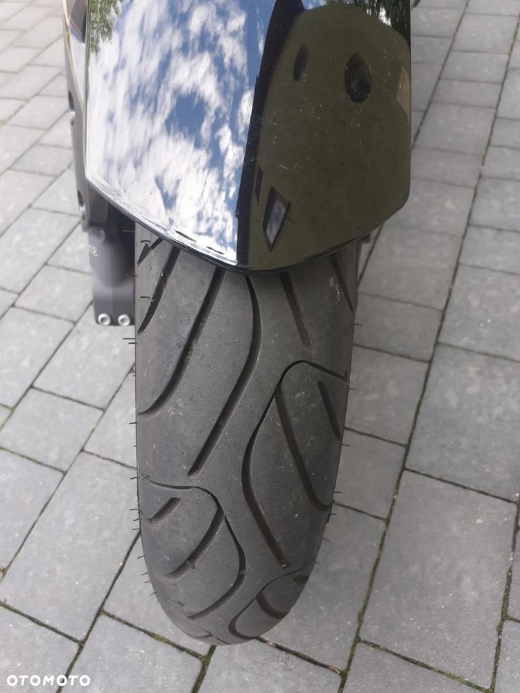 Suzuki GSR - 9