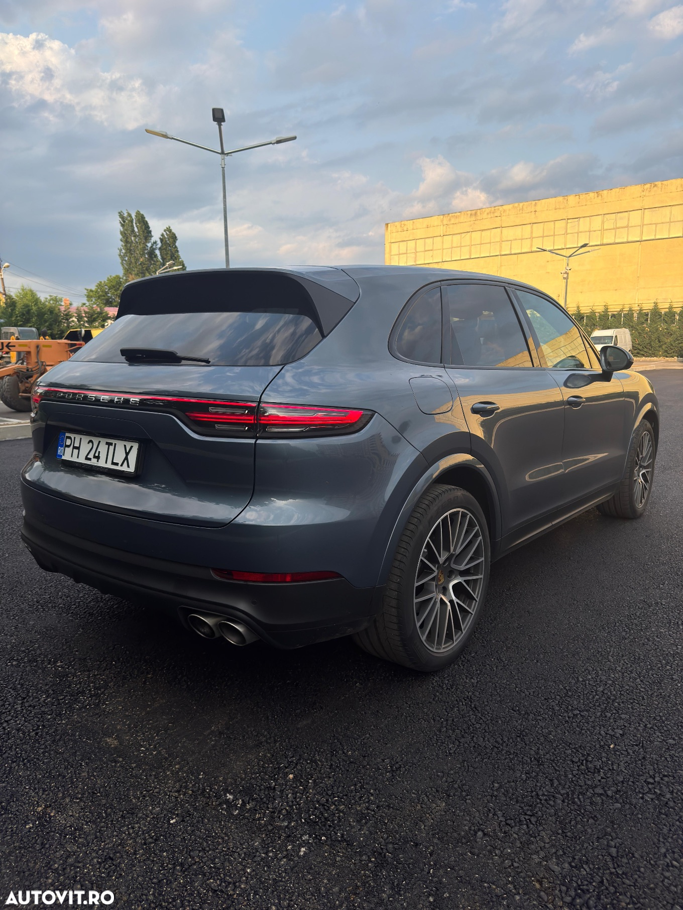 Porsche Cayenne S - 31
