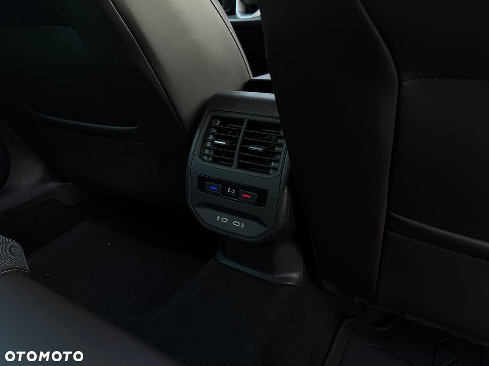 Seat Leon Sportstourer 2.0 TDI DPF DSG Xcellence - 33