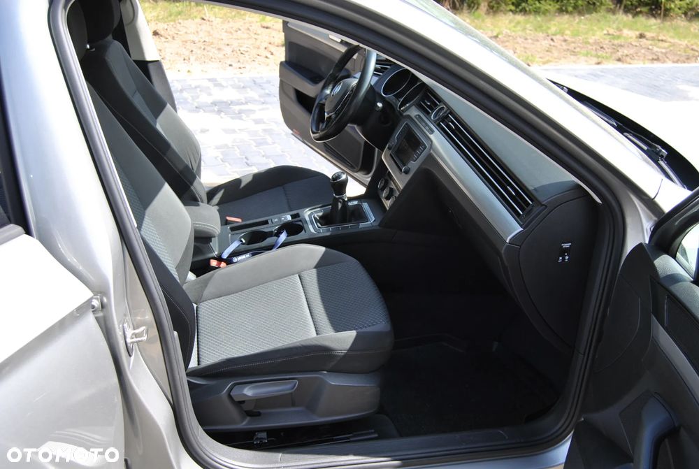 Volkswagen Passat 1.6 TDI BMT Comfortline - 15