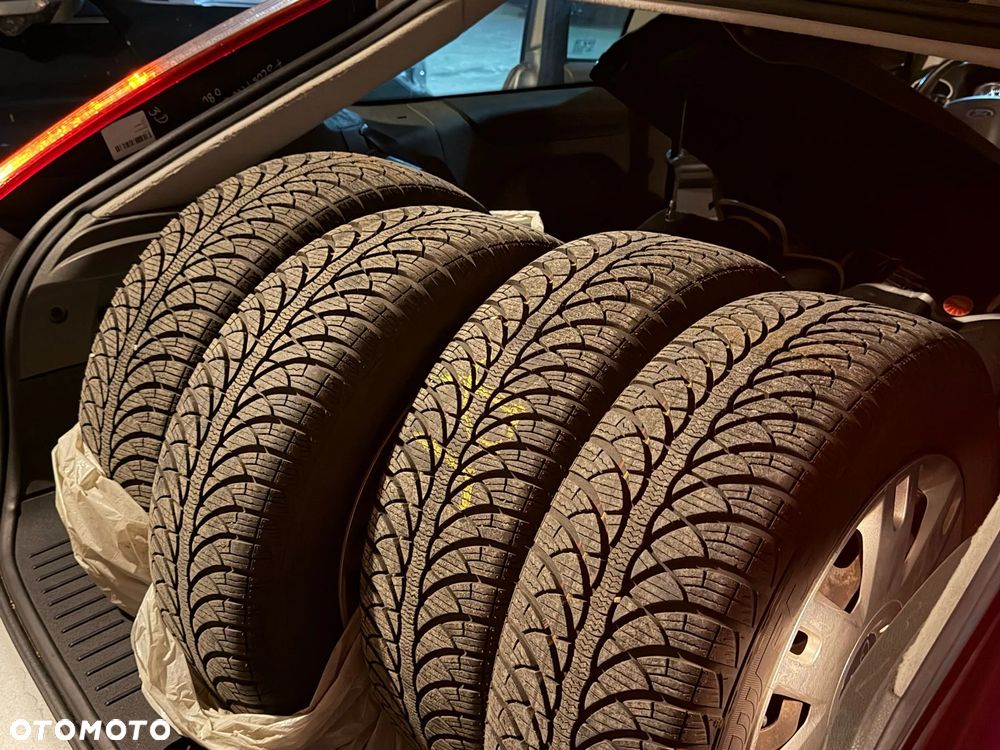 Ford Focus 1.6 16V Style - 12