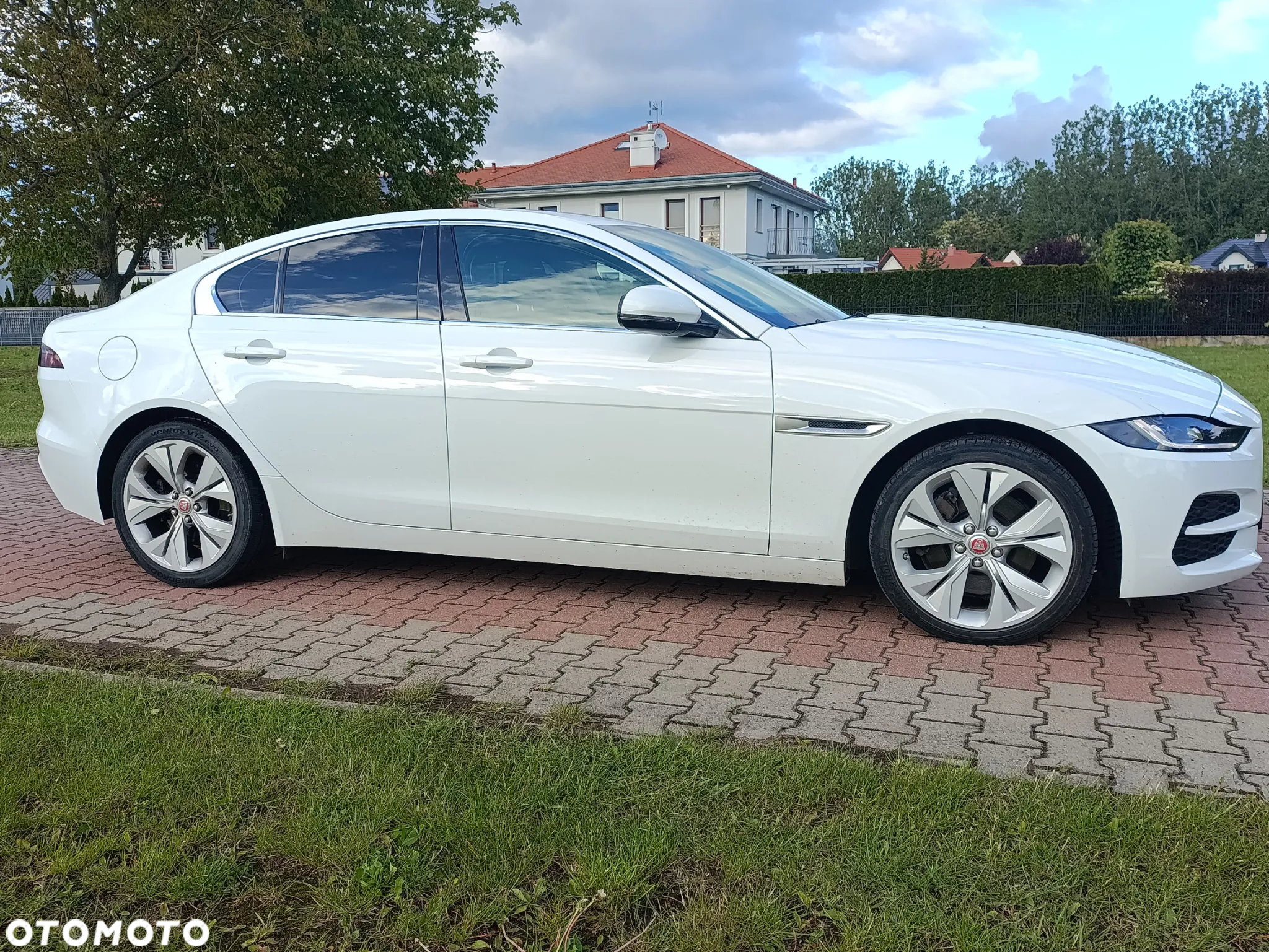Jaguar XE 2.0 D AWD Prestige - 3
