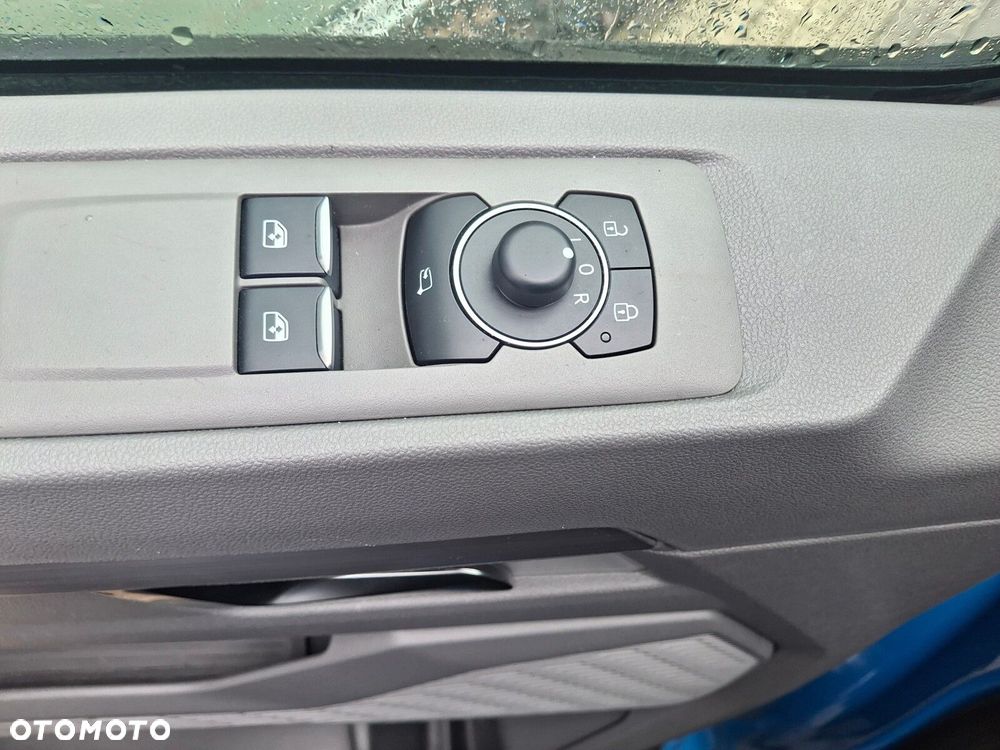 Volkswagen Caravelle - 17