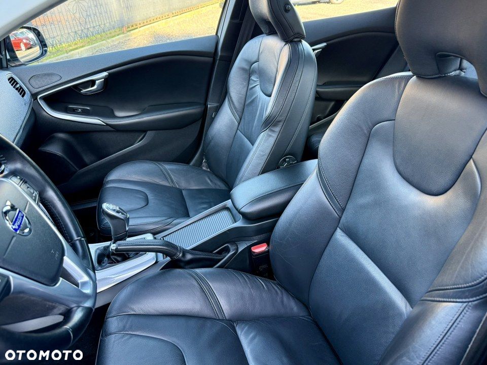 Volvo V40 T3 Summum - 19