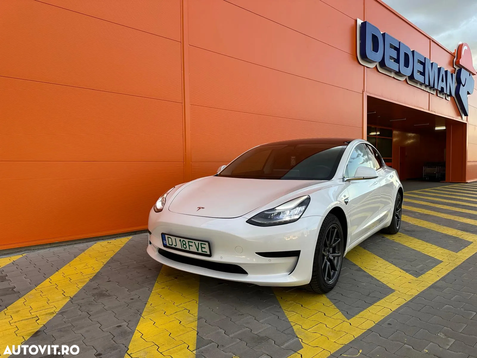 Tesla Model 3 Standard Reichweite Plus Hinterradantrieb - 3