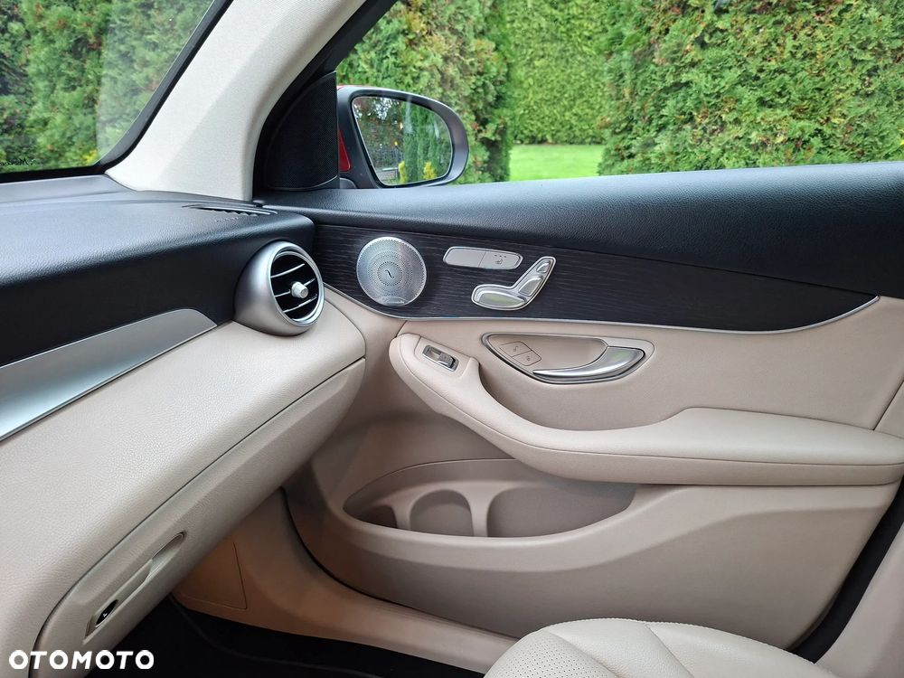 Mercedes-Benz GLC 300 4Matic 9G-TRONIC Exclusive - 22