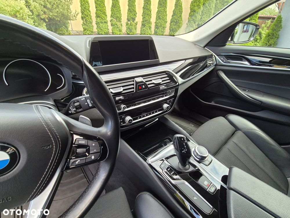 BMW Seria 5 518d Sport Line - 10