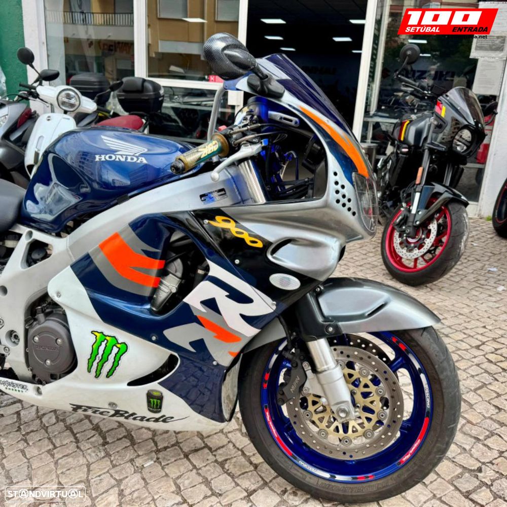 Honda CBR 900 RR - 24