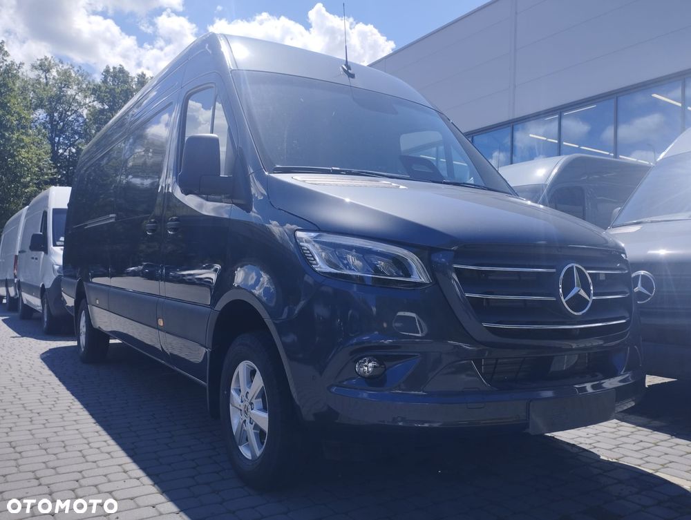 Mercedes-Benz Sprinter 319 Extra Long - 2