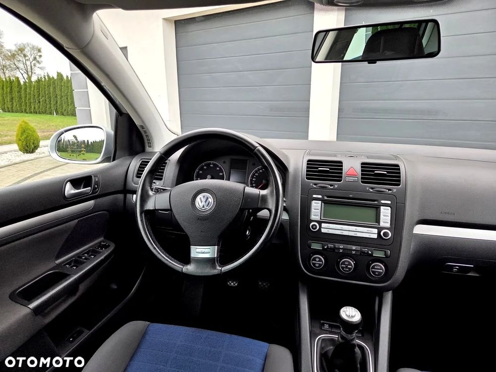 Volkswagen Golf - 22