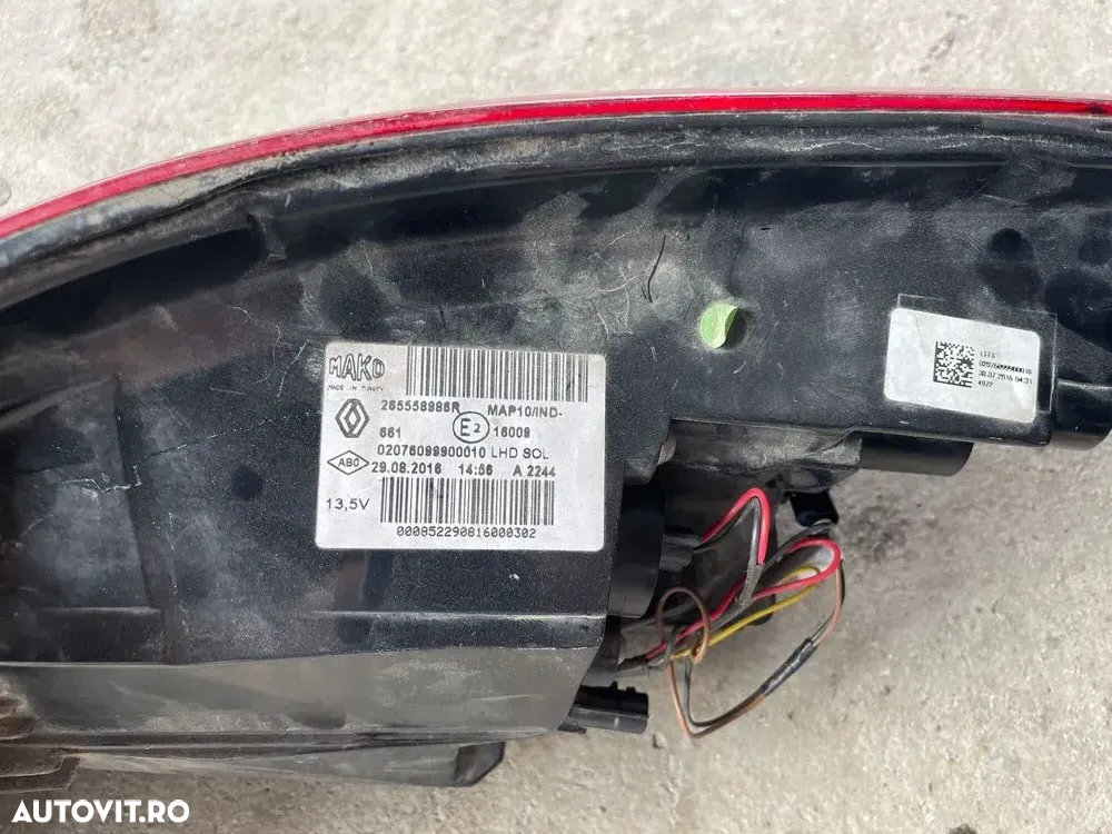 Stop stanga pe aripa Renault Megane 4 sedan 265558986R - 2