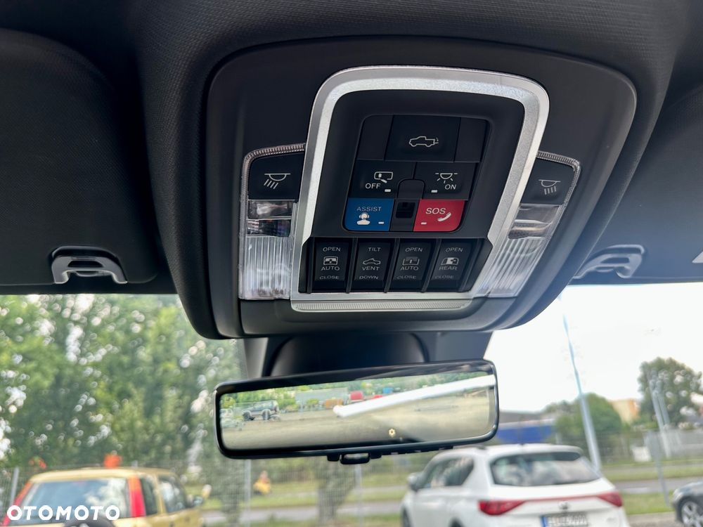 RAM 1500 Crew Cab Shortbed Limited - 27