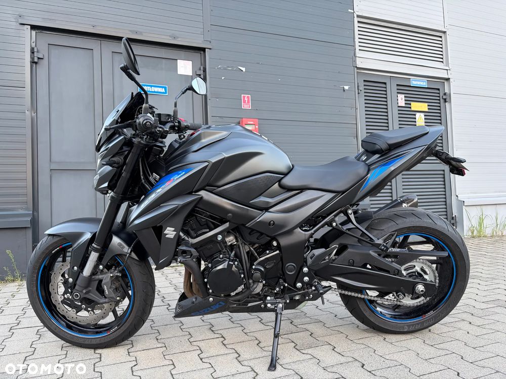 Suzuki GSX - 7