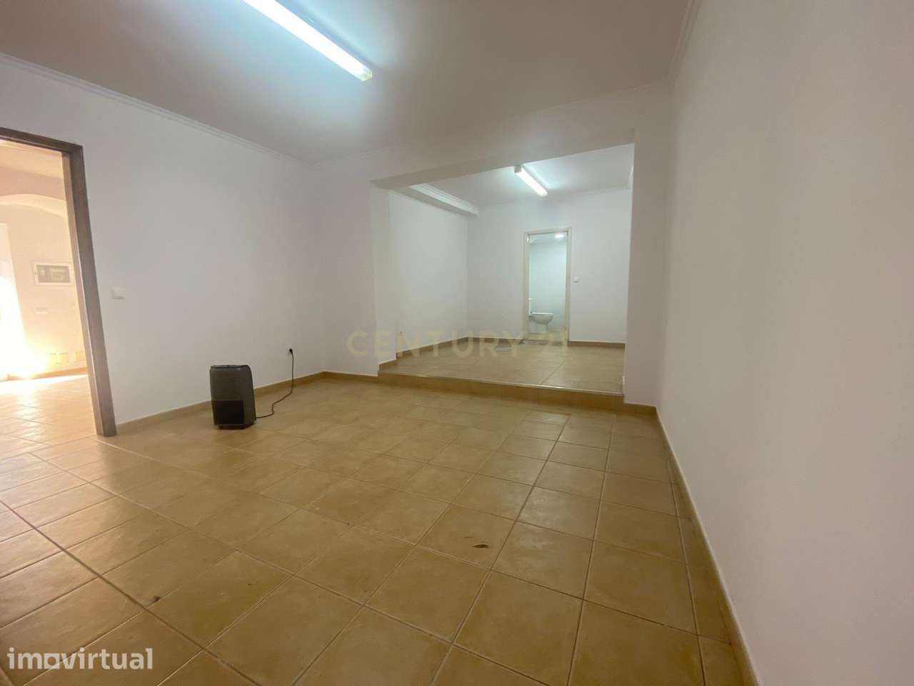 Edifício Comercial para arrendamento em Lagoa, Ilha de São Miguel - Grande imagem: 4/6