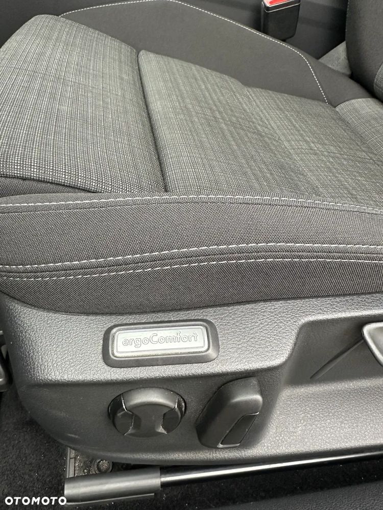 Volkswagen Passat 2.0 TSI Business DSG - 17