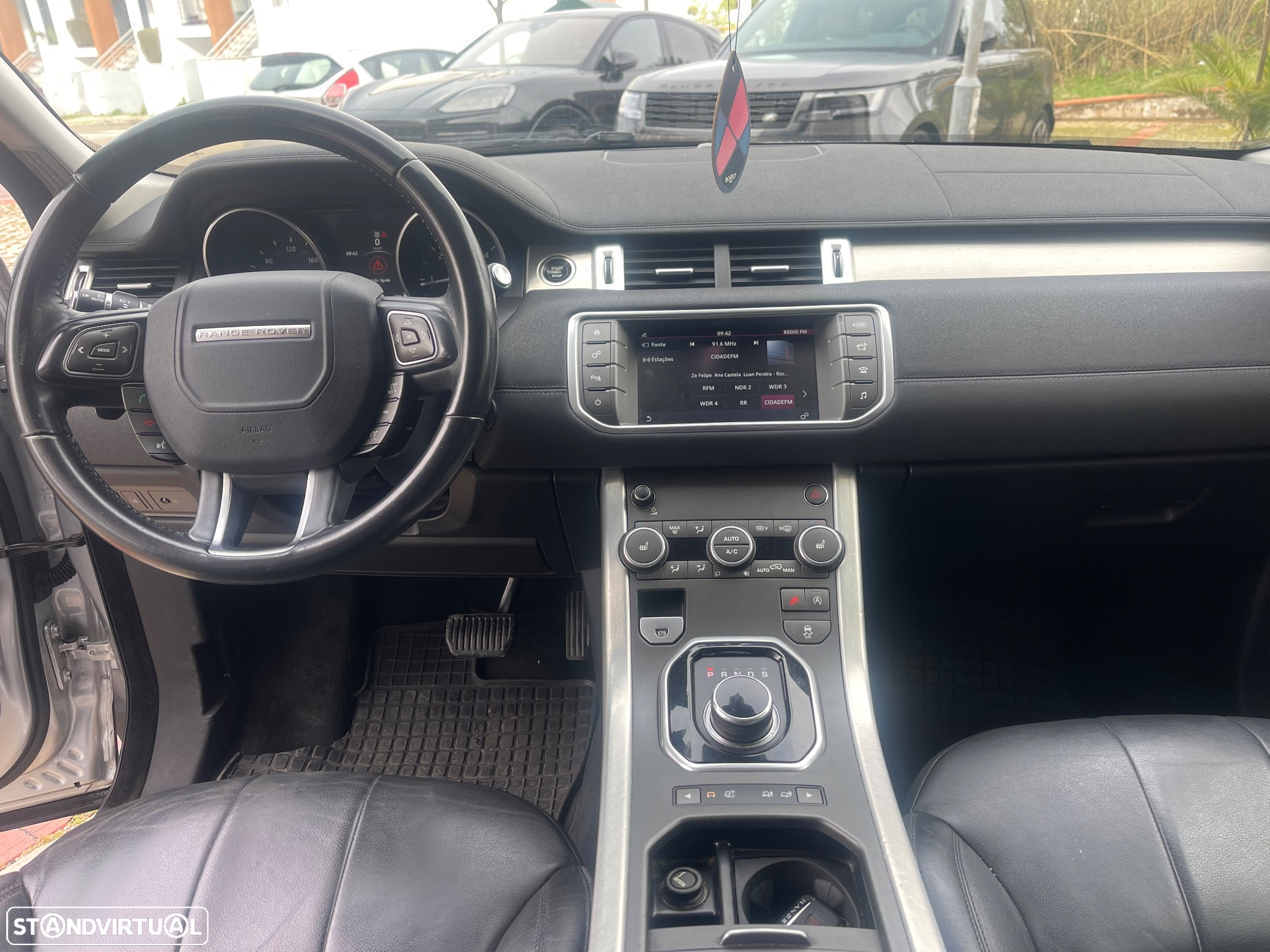 Land Rover Range Rover Evoque 2.0 D150 AWD R-Dynamic Auto - 9