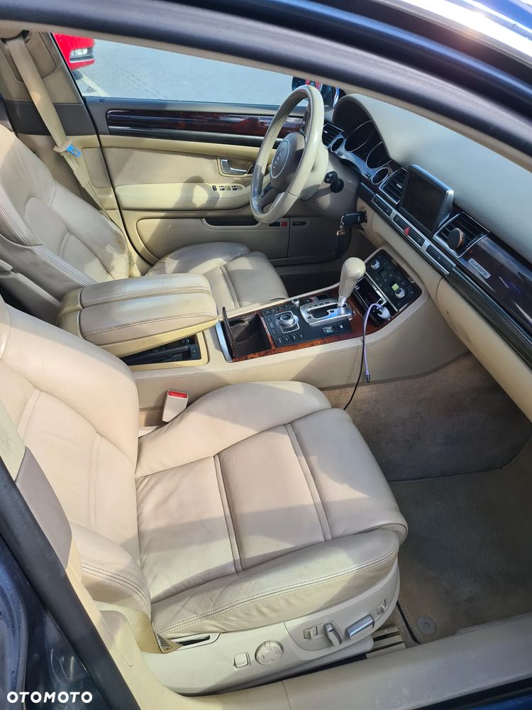 Audi A8 4.2 Quattro - 5