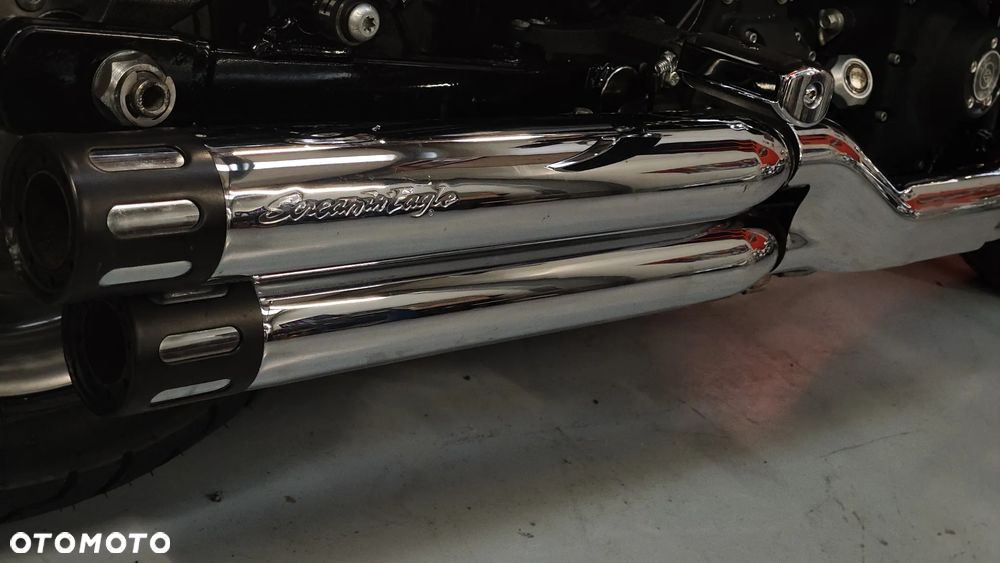 Harley-Davidson Dyna Fat Bob - 11