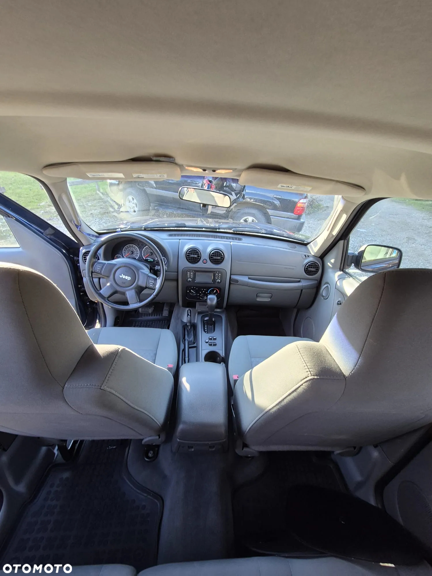 Jeep Liberty 3.7 4x4 - 10