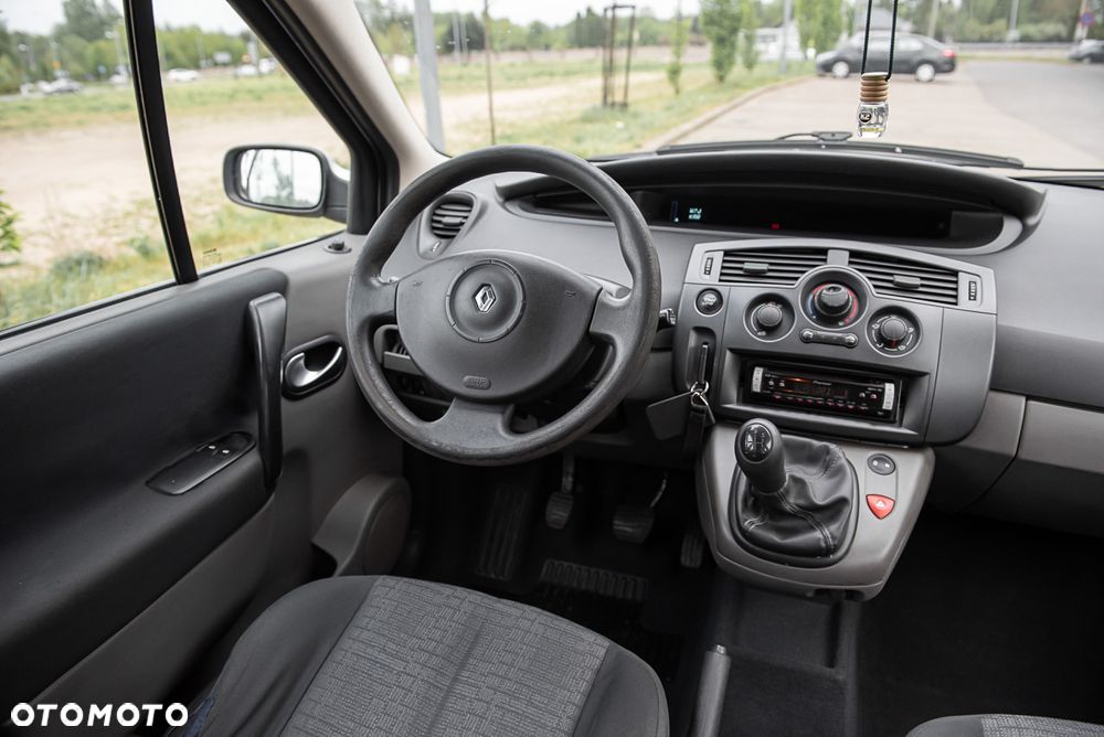 Renault Scenic 1.6 16V Confort Expression - 21