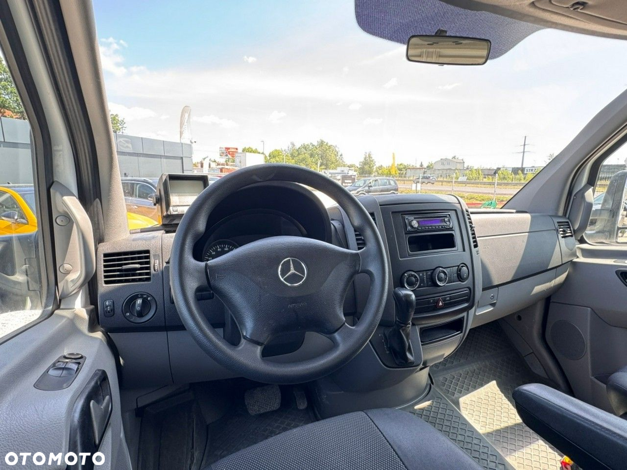 Mercedes-Benz Sprinter - 13