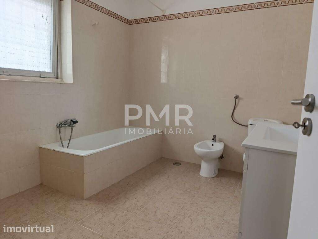 T1+1 em Cascais, bem localizado, com +1 versátil e pronto a habitar. I - Grande imagem: 3/17