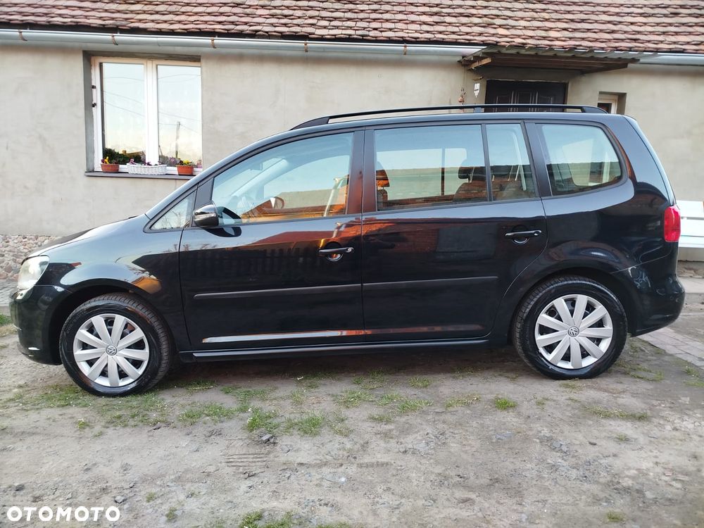 Volkswagen Touran - 11