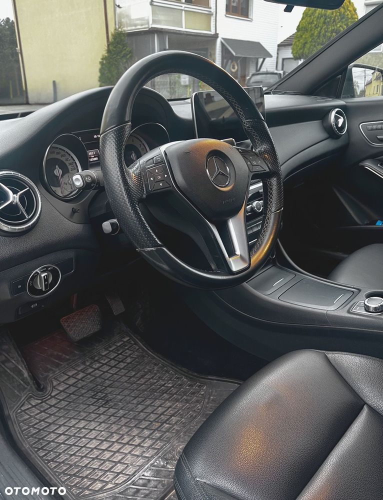 Mercedes-Benz CLA 250 4Matic 7G-DCT - 10