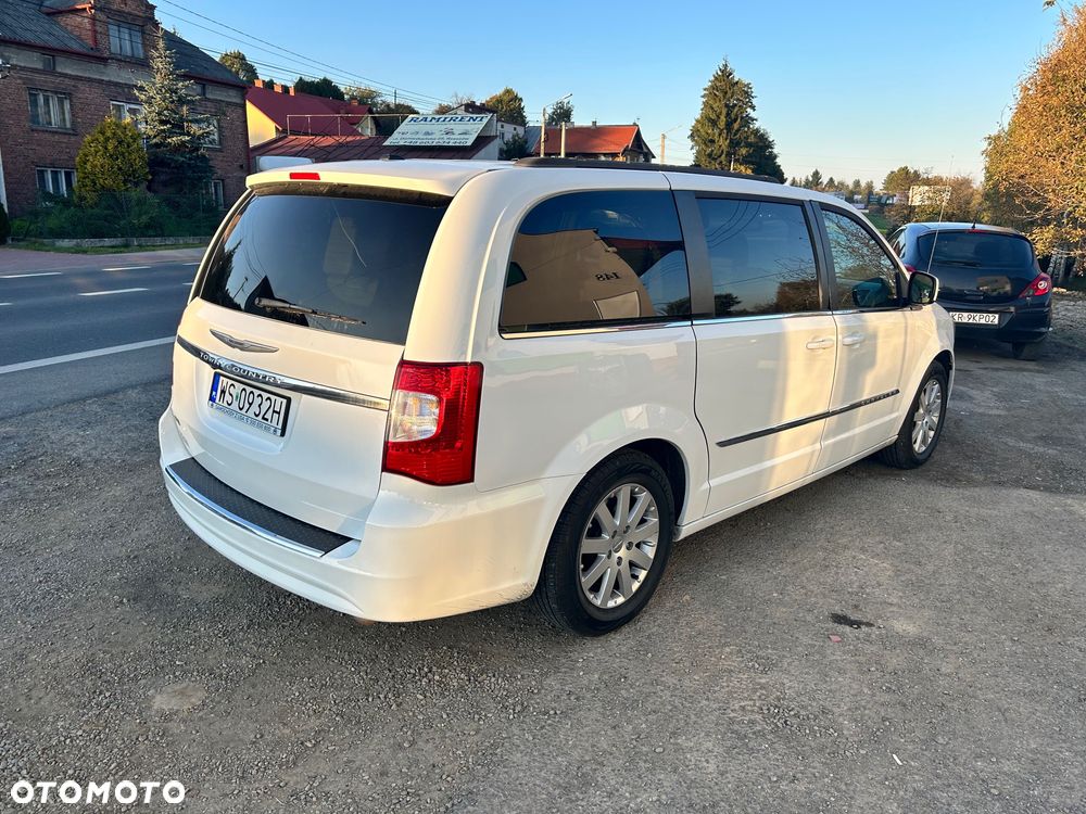 Chrysler Town & Country - 4