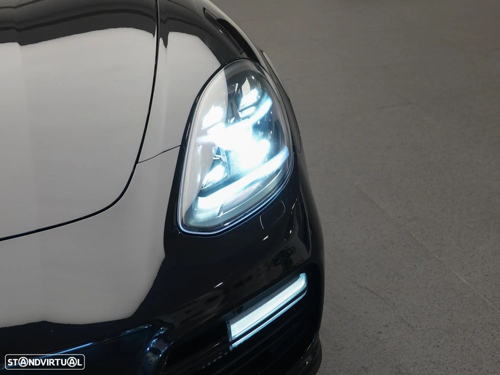 Porsche Panamera Sport Turismo Turbo - 16
