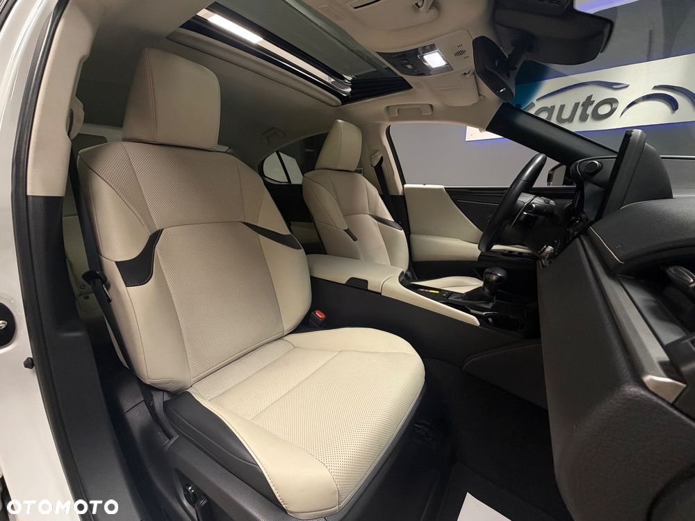 Lexus ES 300h Business Edition - 27